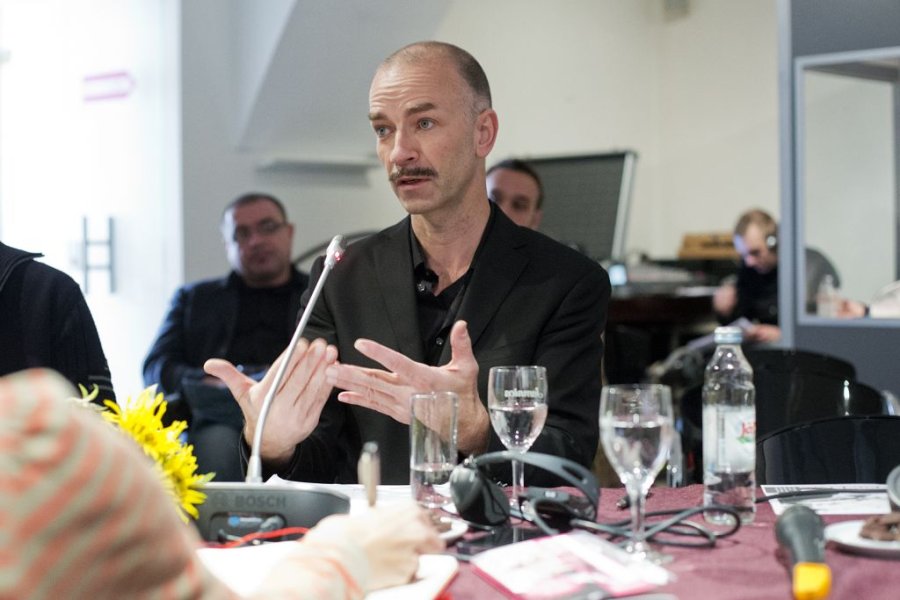 Stahl Stenslie (NO) talking at the Extravagant Age symposium 2013