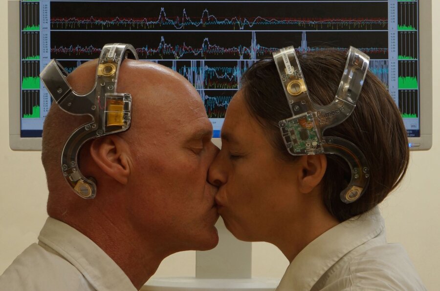 Karen Lancel i Herman Maat: Kissing Data (c) Lancel Maat