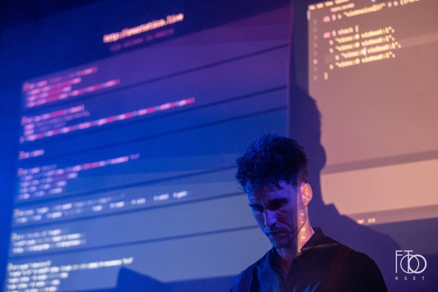 Live coding performans na 7. Izložbi zvuka (Foto Maja Ivošević - Fotosekcija KSET-a)